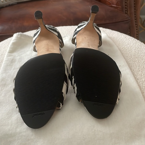 Manila Blahnik open toe, zebra print fabric. - Picture 4 of 5